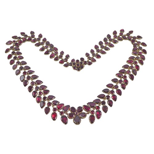 18th century graduated garnet and gold foliate link necklace, c.1780,